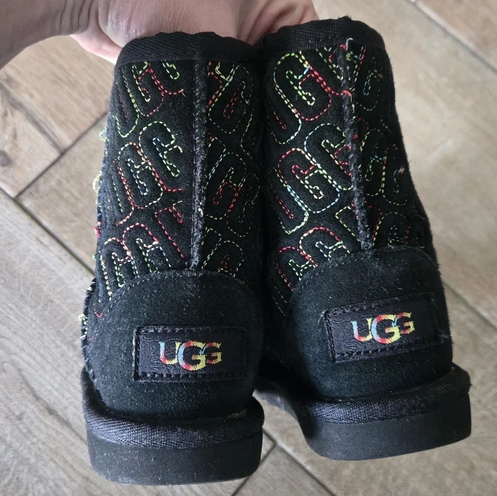 Uggs Kids Classic II Multicolor Graphic Sticth Black Boot Size 9